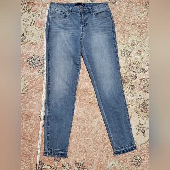 1822 Denim Light Wash Frayed Hem Zip Stretchy Skinny Ankle Jeans Size 6 - Picture 4 of 12